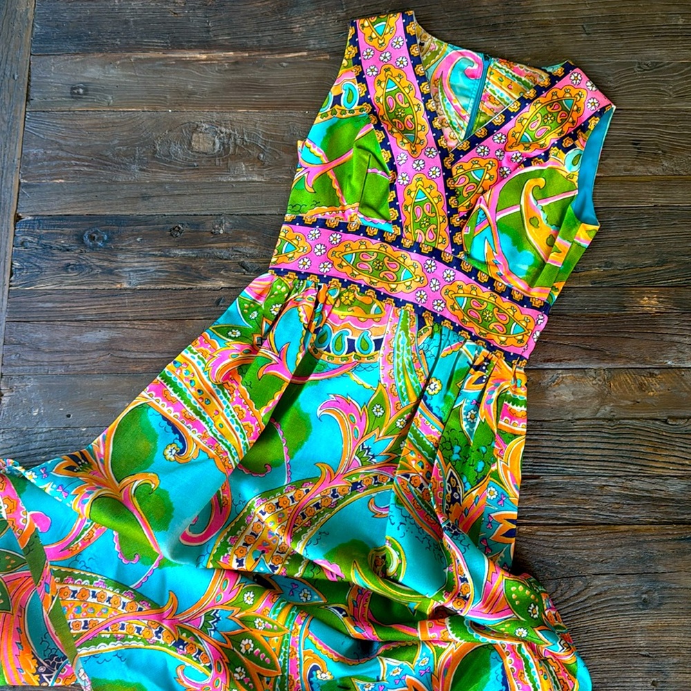 Vintage Keyloun (?) Bright 70’s psychedelic dopamine‎ paisley maxi dress Small